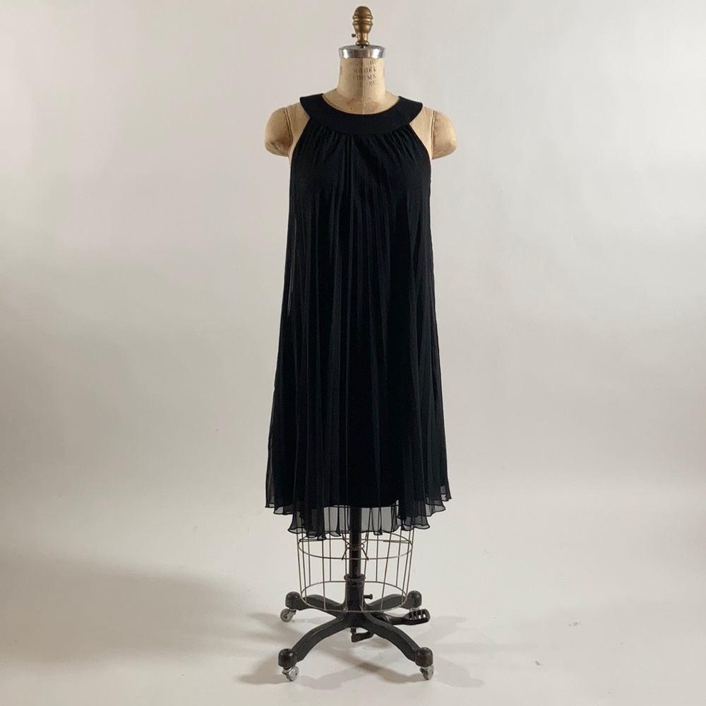Make black crepe collar dress